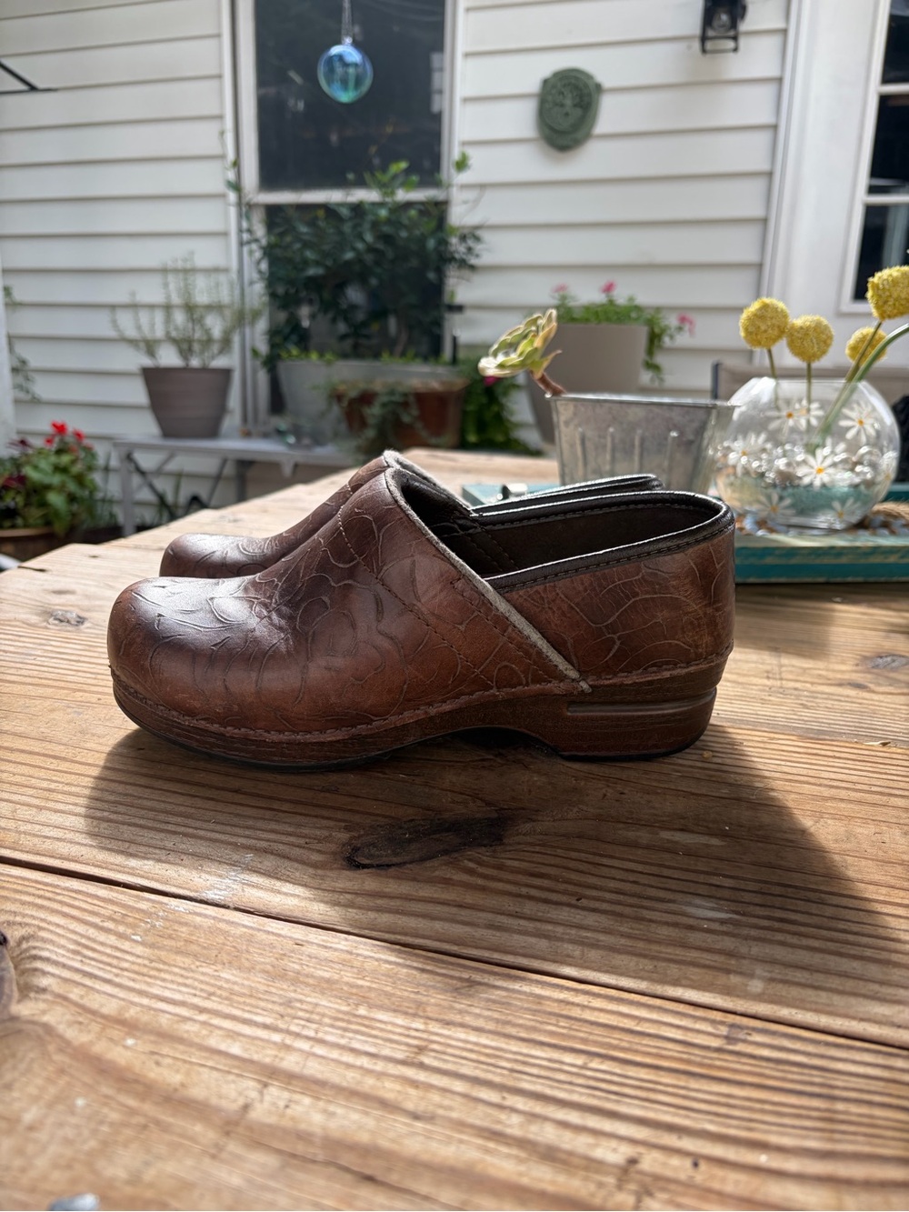 Dansko XP Women’s 38 Brown Embossed Leather Clogs Slip Resistant